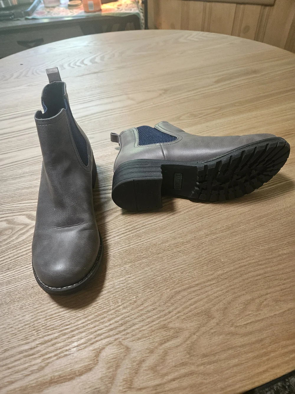 Eastland elegant gray